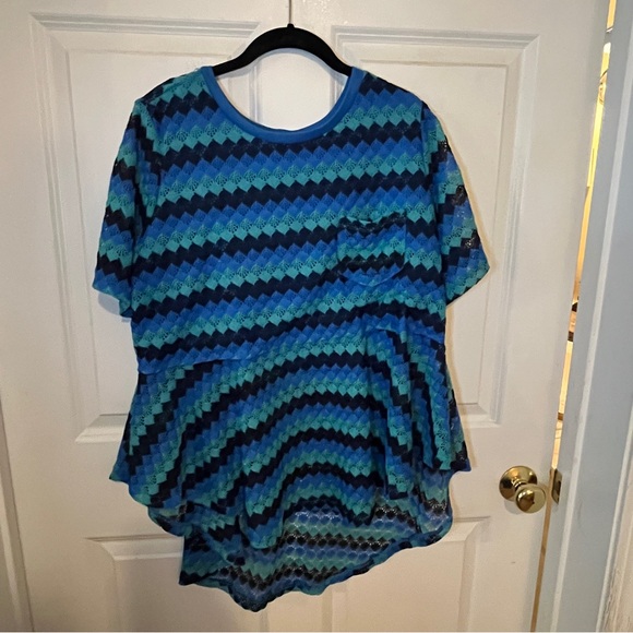 DG2 by Diane Gilman Vibrant Chevron Knit Top - Picture 1 of 7